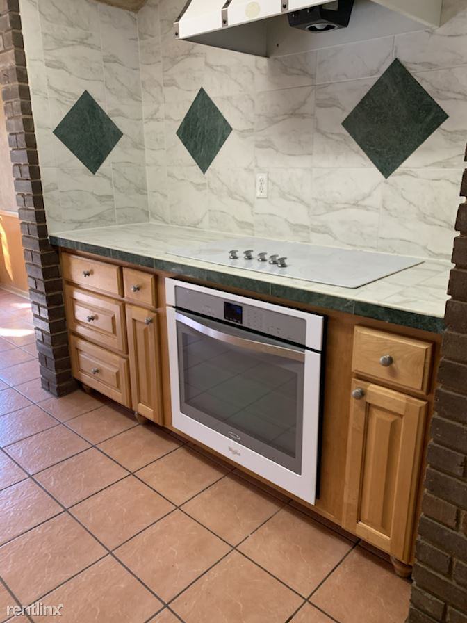 2136 Pipestone Dr - Photo 2 of 12