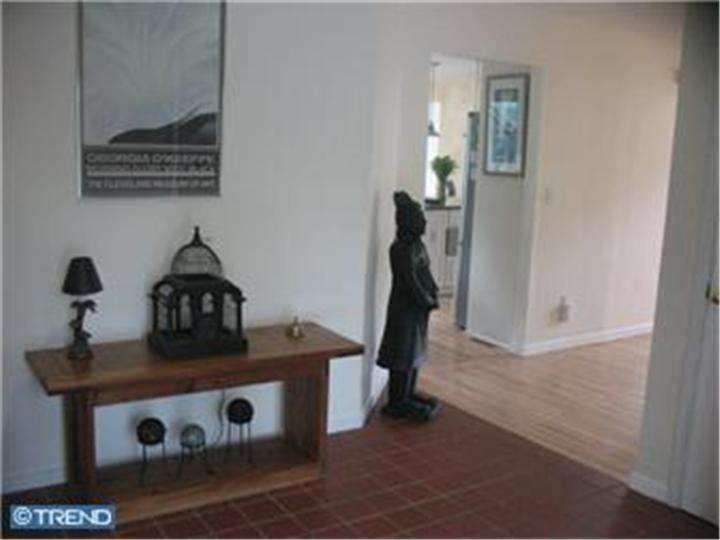 28 Arnold Dr - Photo 2 of 20