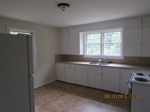 161 Poplar St - Photo 2 of 6