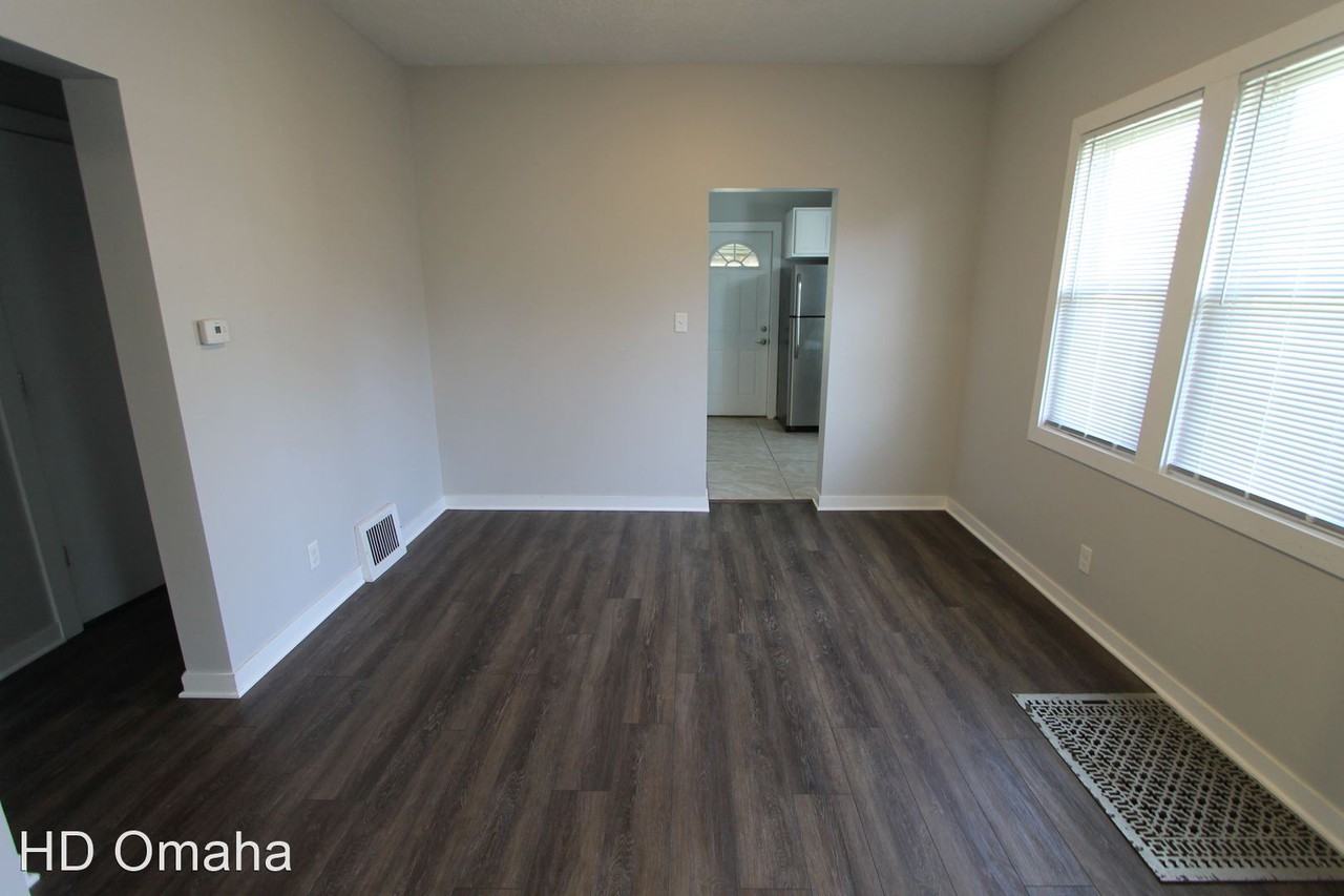 5821 S 19th St - Photo 2 of 23