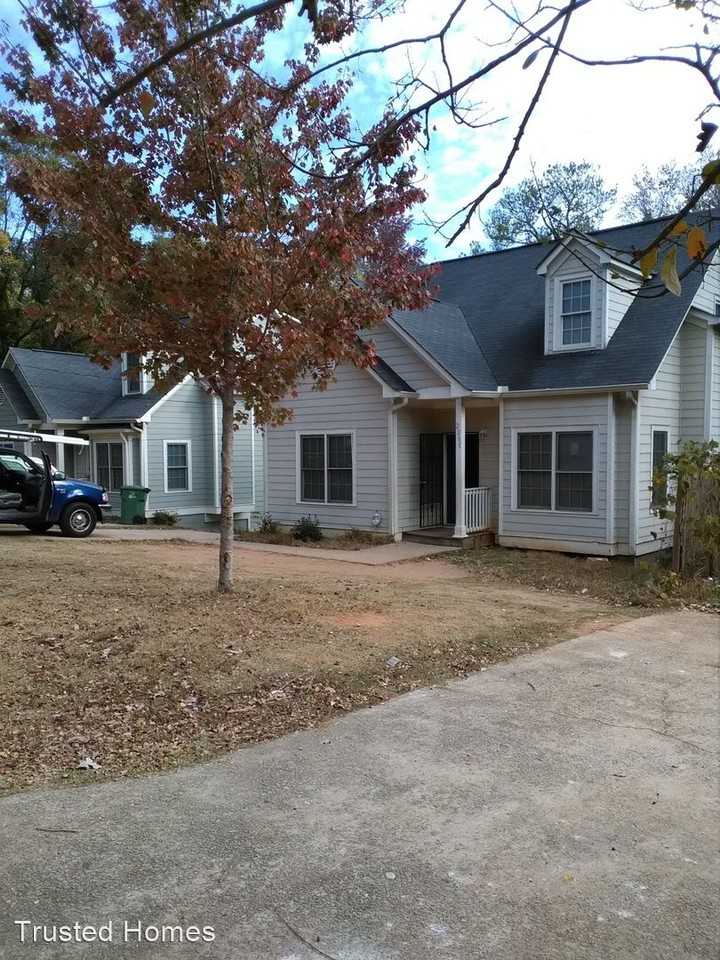 2200 Pryor Rd Sw - Photo 2 of 8