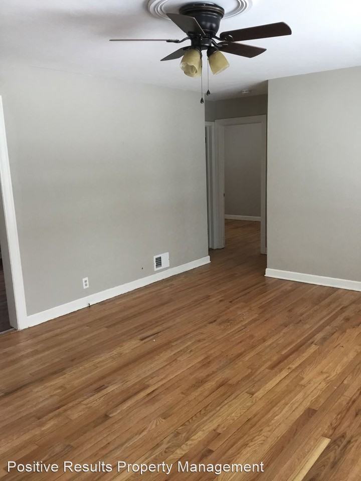 6319 Pine St - Photo 2 of 12