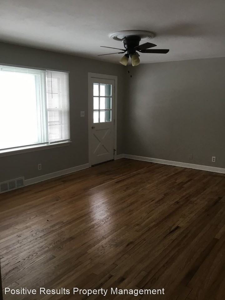 6319 Pine St - Photo 3 of 12