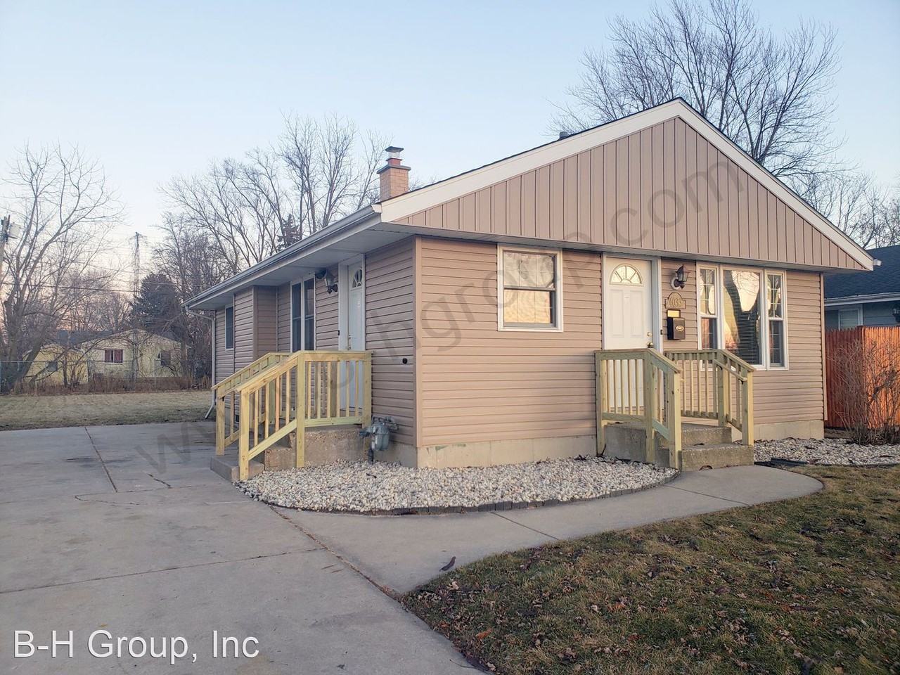 4033 32nd Ave, Kenosha, WI 53144 3 Bedroom Apartment for