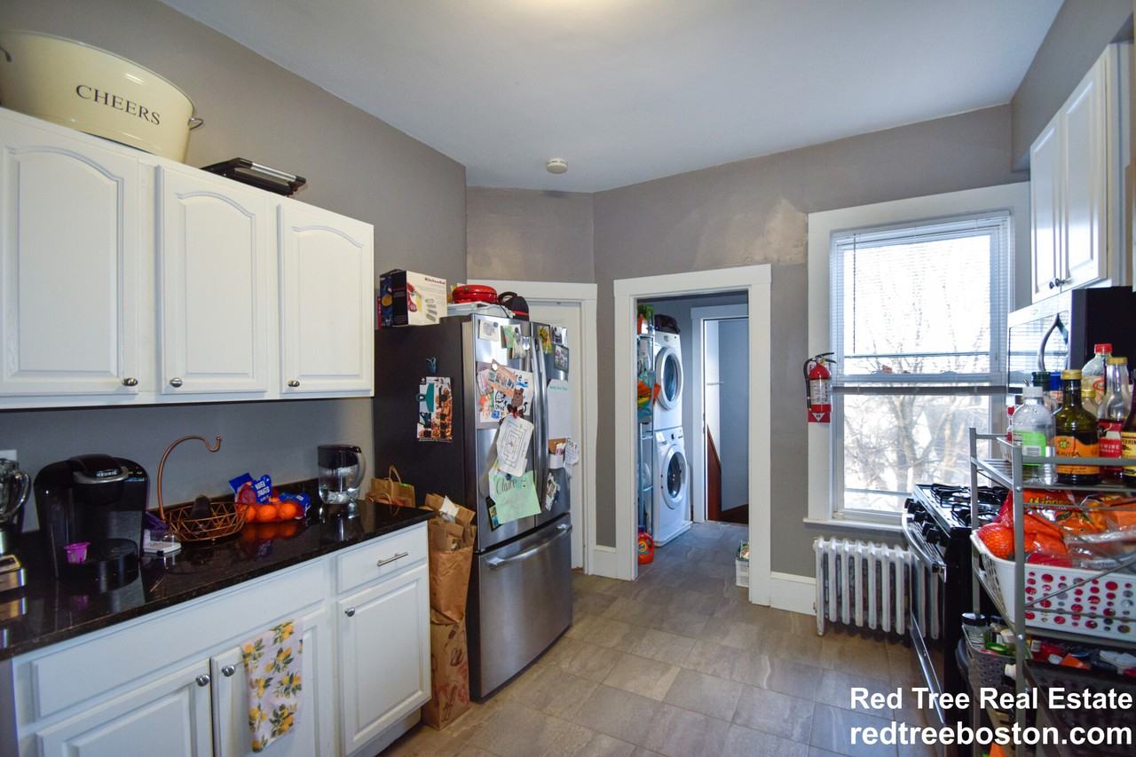 85 Surrey St #2 - Photo 2 of 6