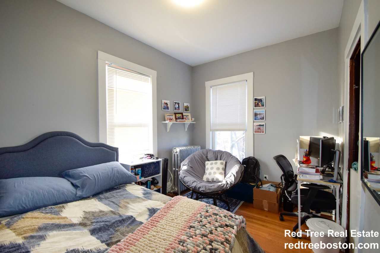 85 Surrey St #2 - Photo 3 of 6