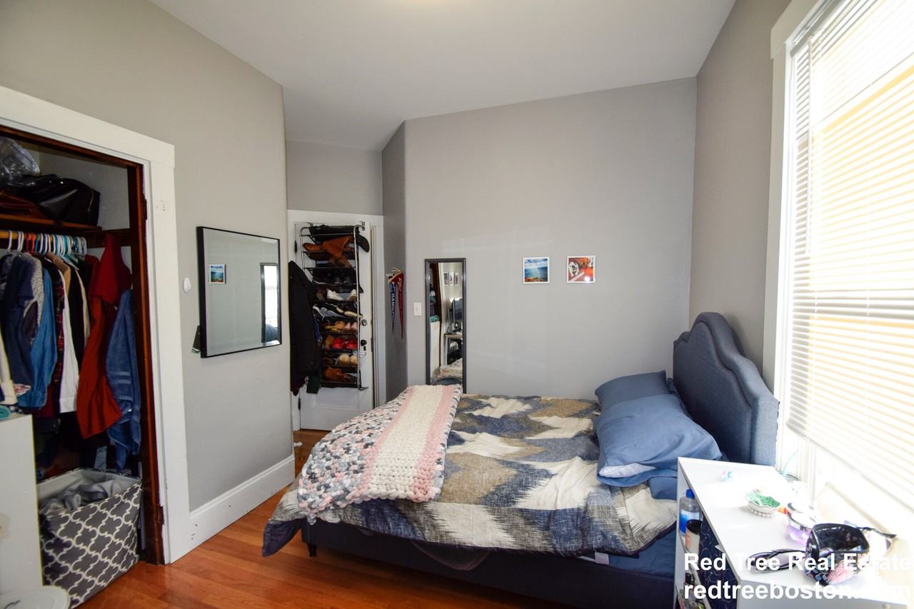 85 Surrey St #2 - Photo 4 of 6