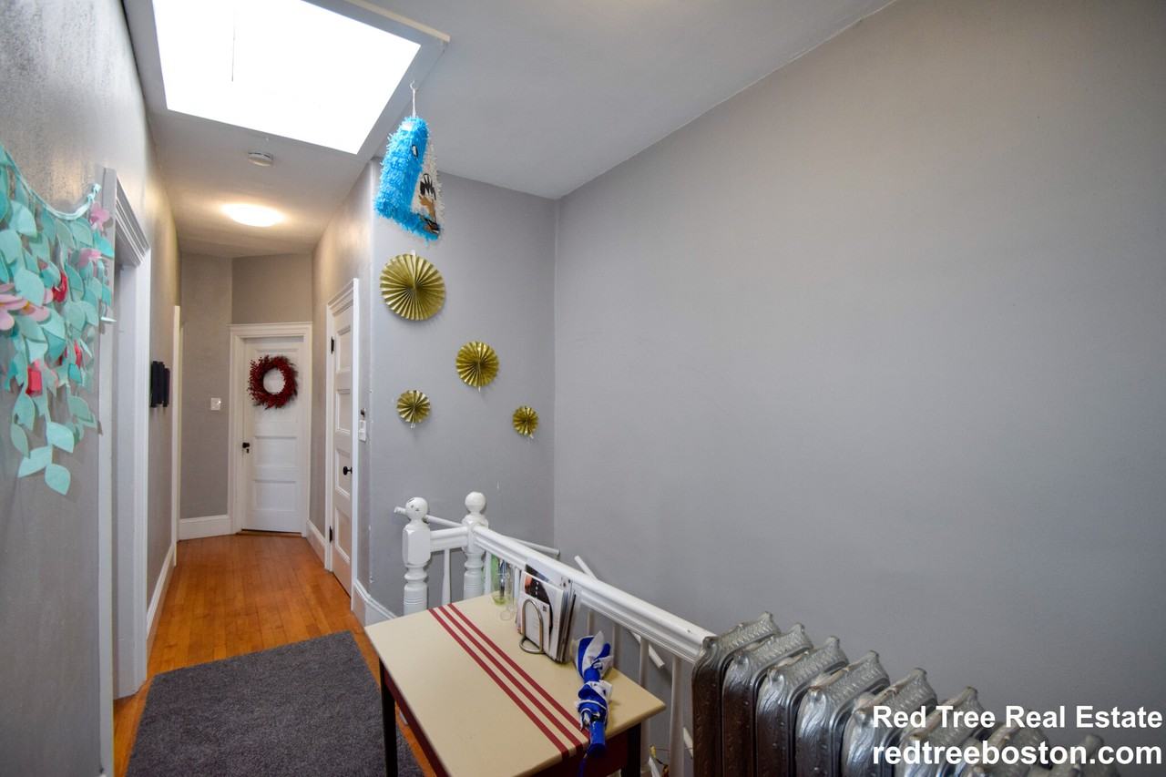 85 Surrey St #2 - Photo 5 of 6