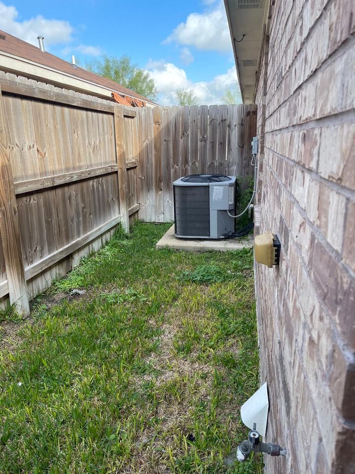 2905 Linda Vista St - Photo 3 of 6