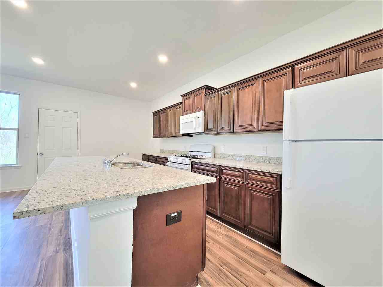 151 Island Blvd - Photo 3 of 9