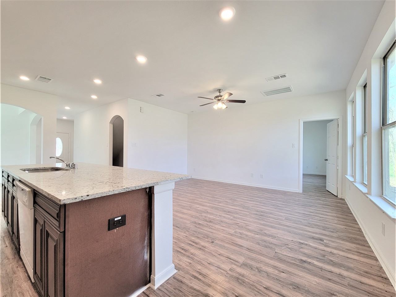 151 Island Blvd - Photo 4 of 9