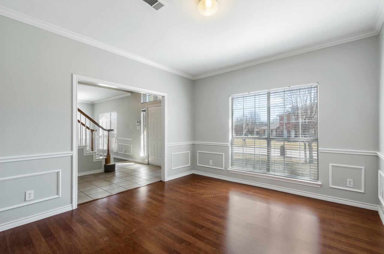 2129 Carrington Ave - Photo 3 of 15