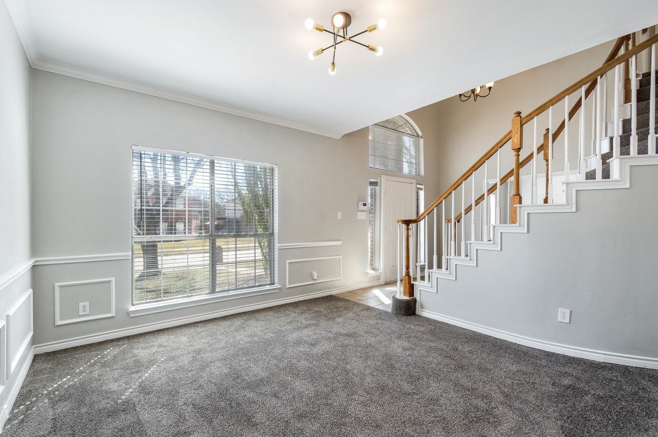 2129 Carrington Ave - Photo 2 of 15