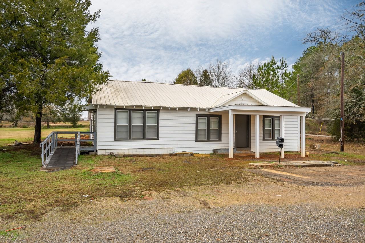 7093 Us Highway 231 - Photo 2 of 23