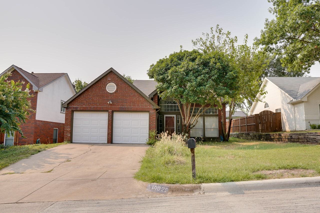10029 Long Rifle Dr - Photo 2 of 25
