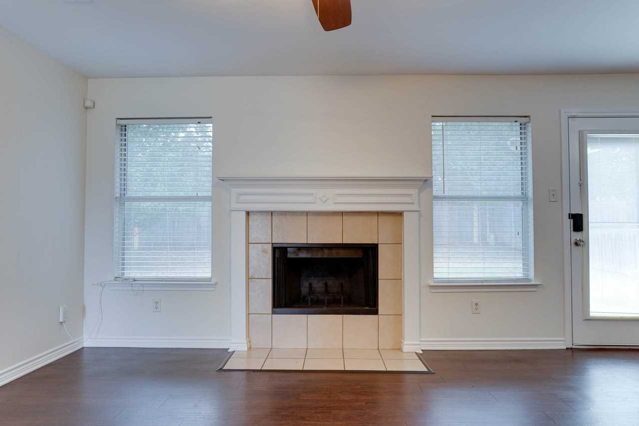 409 Oxford St - Photo 3 of 24