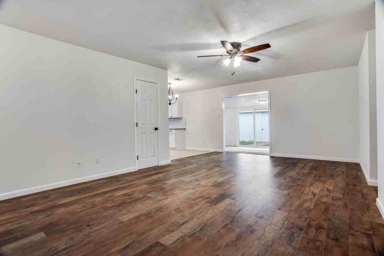 909 Bennett St - Photo 3 of 10