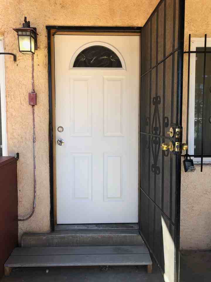 1117 Girard Blvd Ne - Photo 3 of 21