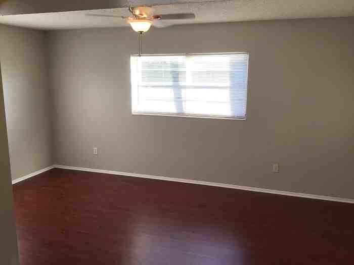 22906 Fern Ct - Photo 3 of 13