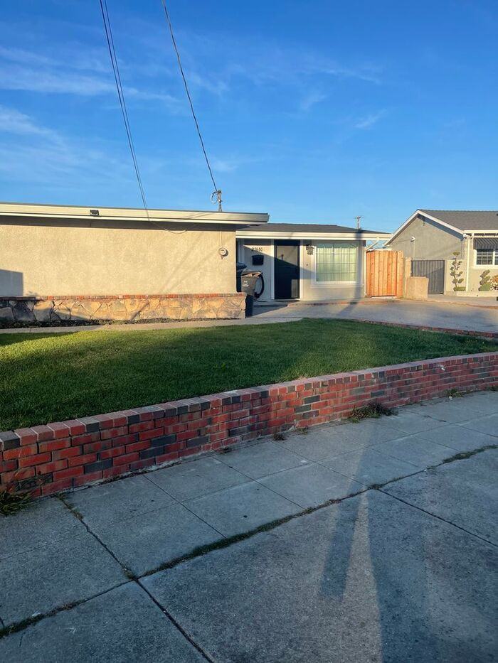 27610 Miami Ave - Photo 2 of 17