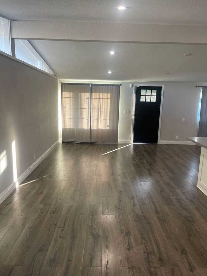 27610 Miami Ave - Photo 3 of 17