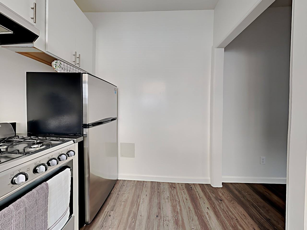 414 E. 15th St - Photo 2 of 15