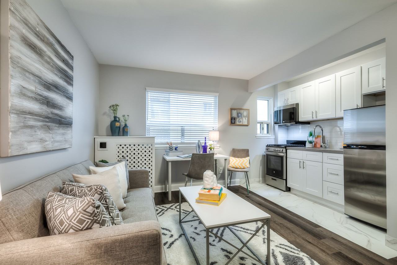214 Wellesley St E #103