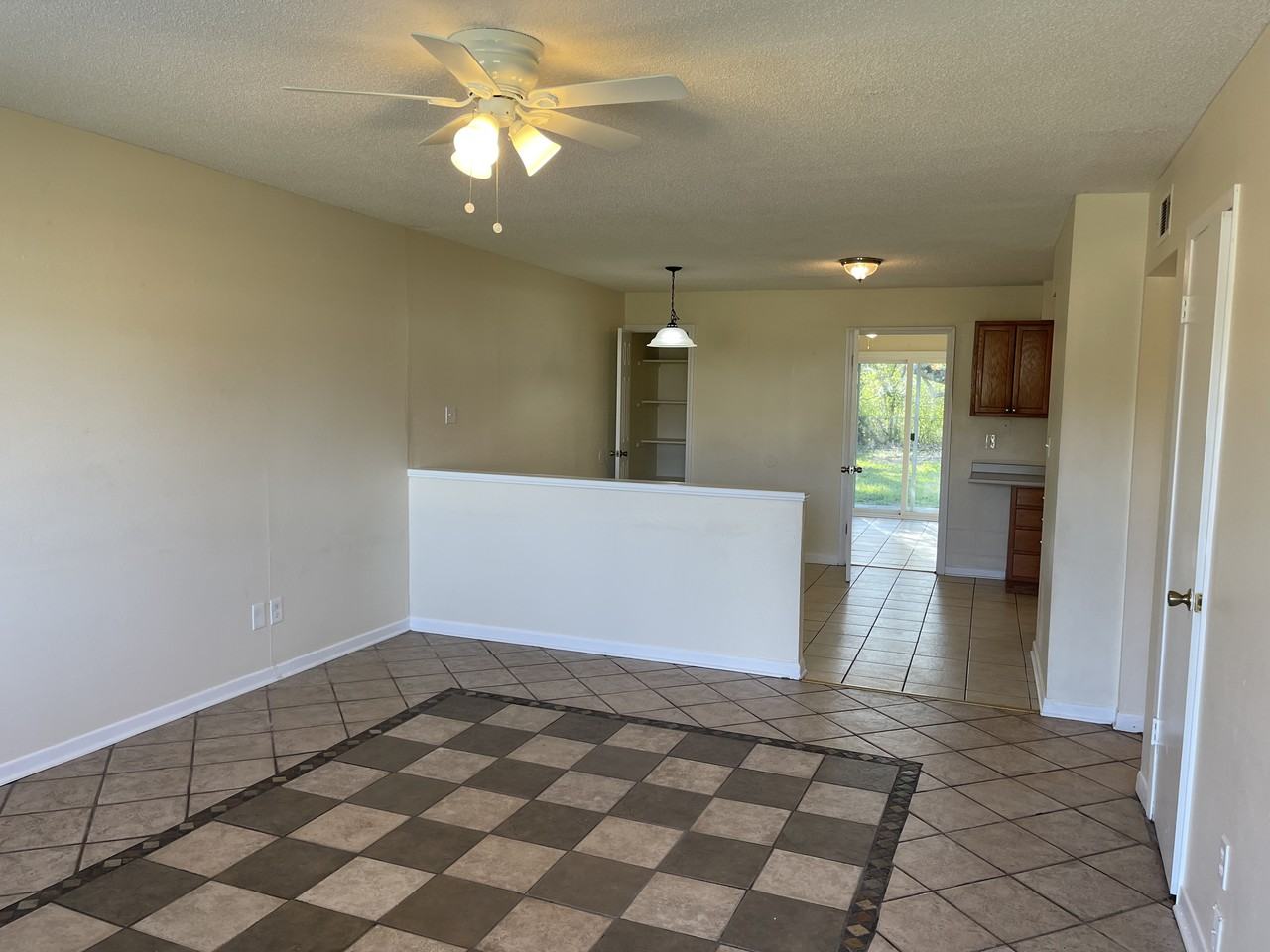 807 Bremen Avenue - Photo 2 of 9