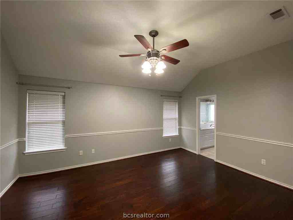 4219 Colchester Ct - Photo 3 of 15