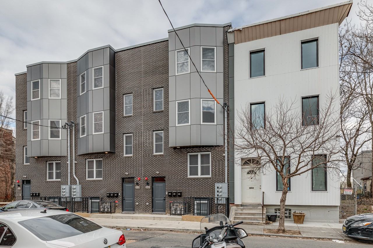 2113 Master St Unit C - Photo 3 of 3