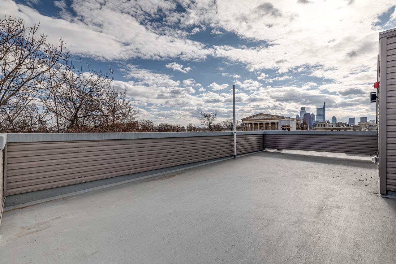 2113 Master St Unit C - Photo 2 of 3