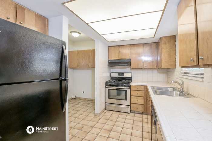 7341 E 39th St - Photo 3 of 8