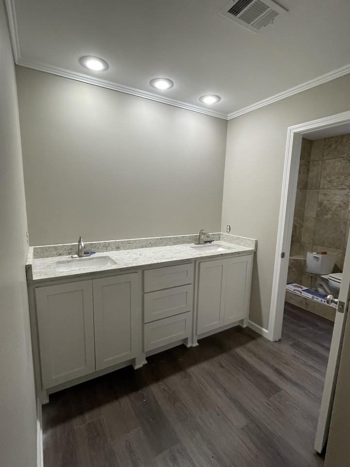 7800 N Hills Blvd #101 - Photo 4 of 33