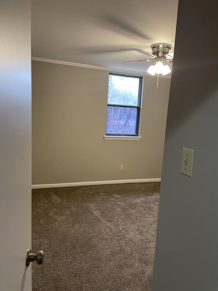 7800 N Hills Blvd #101 - Photo 7 of 33
