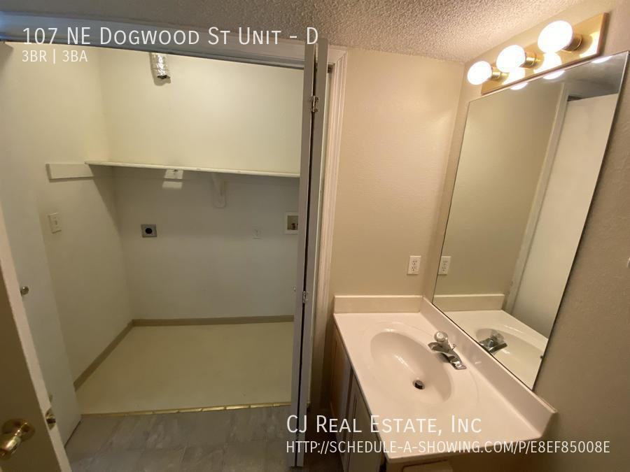 107 Ne Dogwood St #D - Photo 4 of 11