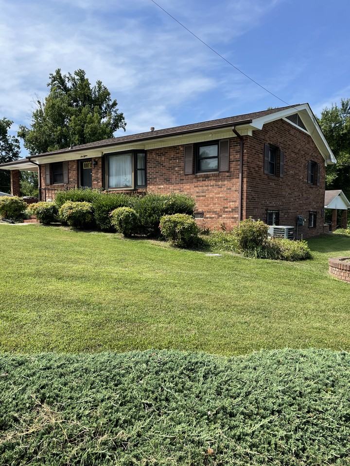 615 Winstead St - Photo 2 of 4