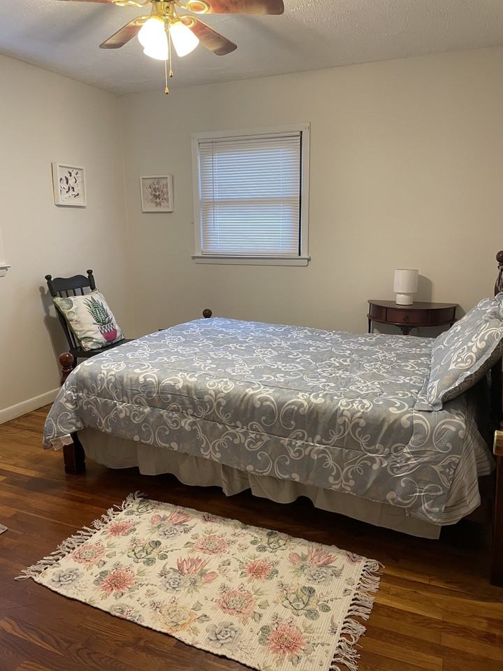 615 Winstead St - Photo 3 of 4