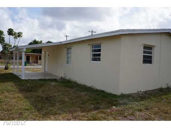 2951 NW 5th Ct - Photo 2 of 9