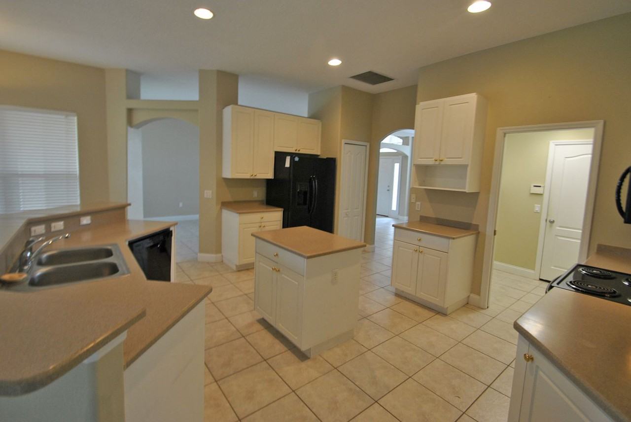 196 Brandy Creek Cir Se - Photo 3 of 13