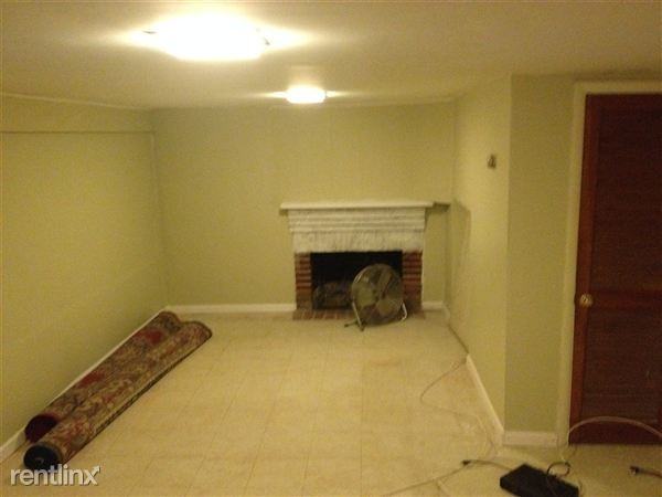 1926 Redoak Dr - Photo 2 of 6