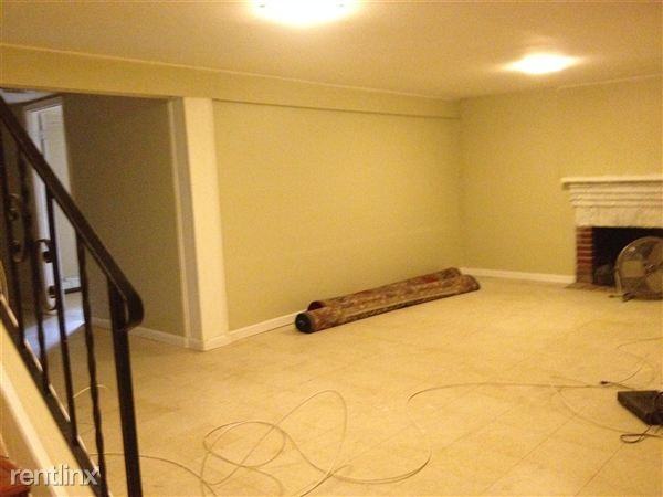 1926 Redoak Dr - Photo 3 of 6