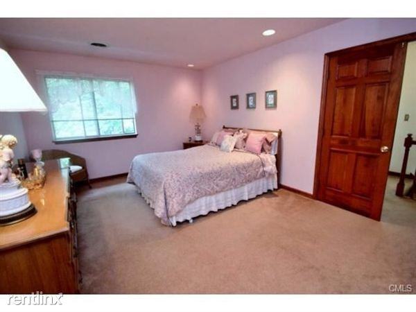 Covered Bridge Townhouse - Photo 3 of 8