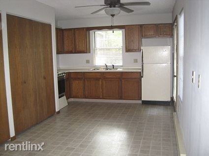 769 Hickory Ct - Photo 3 of 6