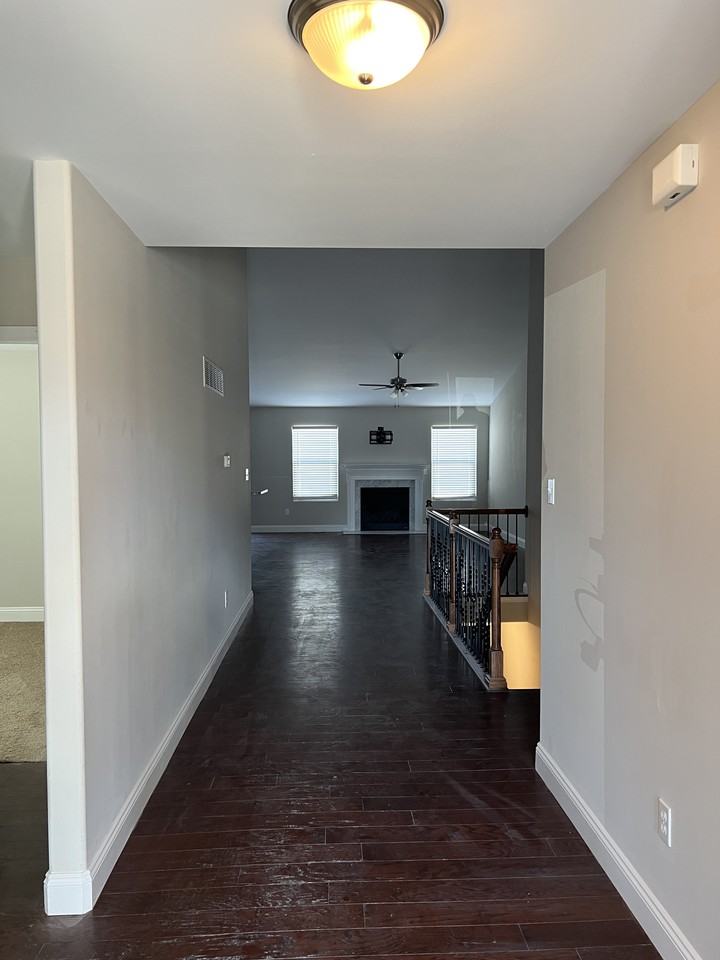 634 Leonard Ave - Photo 3 of 32