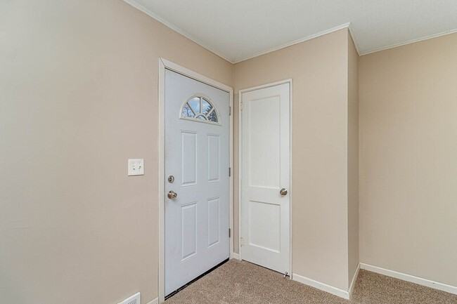 5847 Quebec Ave N - Photo 2 of 10