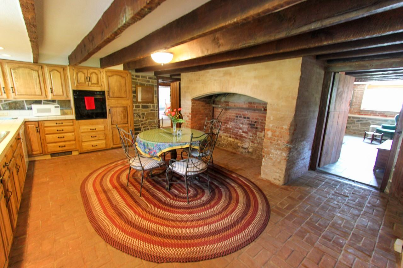 568 Smithfield Ln - Photo 2 of 17