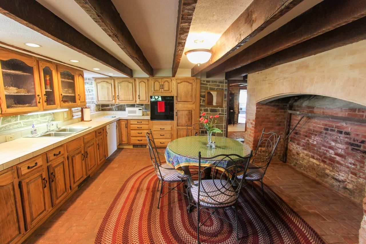 568 Smithfield Ln - Photo 3 of 17