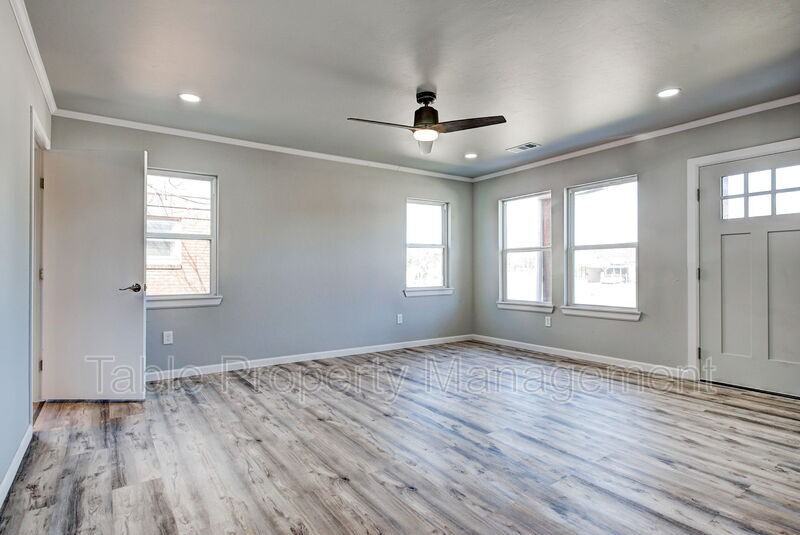 1820 Nw 36th St - Photo 3 of 23