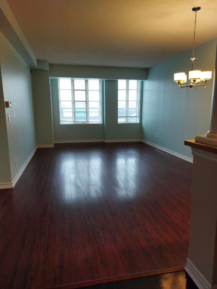 3531 Lake Shore Blvd W - Photo 3 of 5
