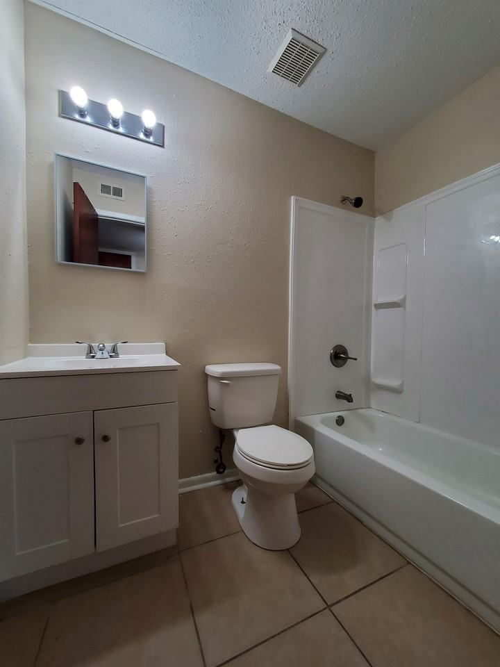 1805 Courtney St #1 - Photo 5 of 8